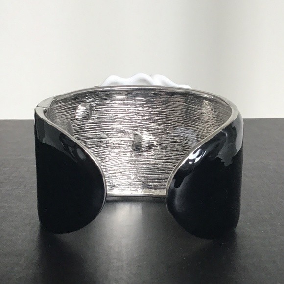 Kenneth Jay Lane Black Enamel cuff bracelet with white camellia flower S/M size - Picture 6 of 10